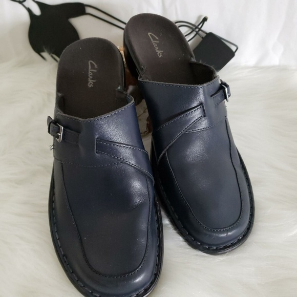 low heel clarks clogs